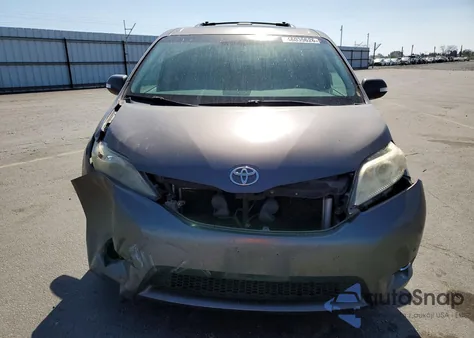 2013 Toyota Sienna Limited 7-Passenger z USA, uszkodzony, nr VIN 5TDYK3DC2DS291963